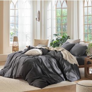 Luxurious Gray Bedding Set